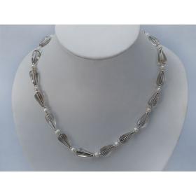 17.5 inches white pearl and dropped shape smoky quartz necklace with toggle clasp